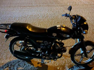 Ночная поездка закончилась аварией: в Тамбове пьяный мотоциклист врезался в дорожный барьер