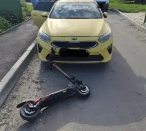 В Уварове ребёнок на электросамокате попал под машину