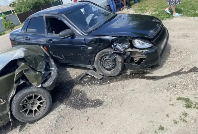 На Большой Садовой в Уварове столкнулись Lada Priora и ВАЗ-21099