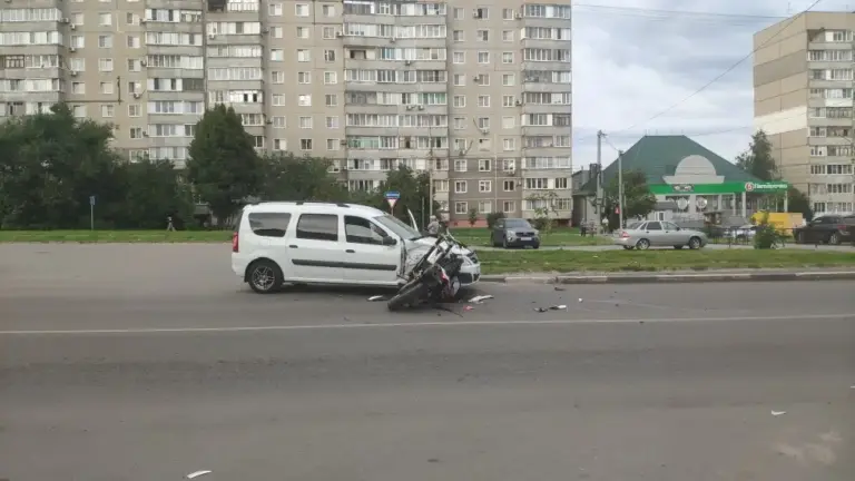 Мотоциклист получил тяжёлые травмы в ДТП на улице Рылеева