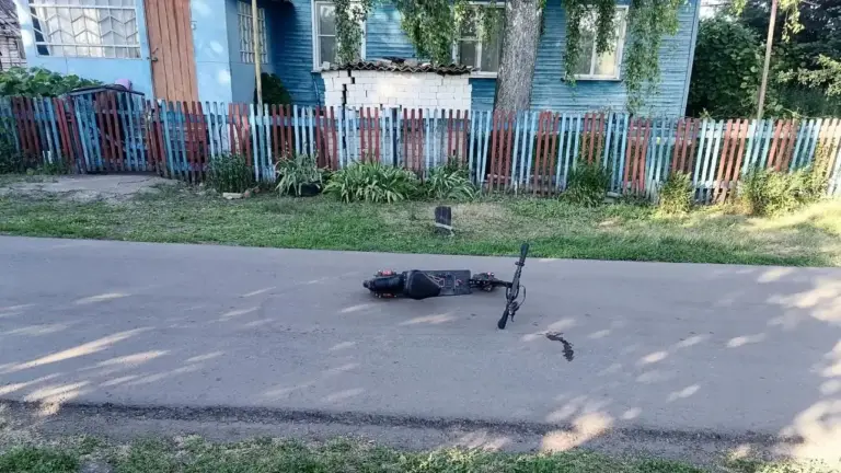 В деревне Безукладовка ребёнок опрокинулся на электросамокате
